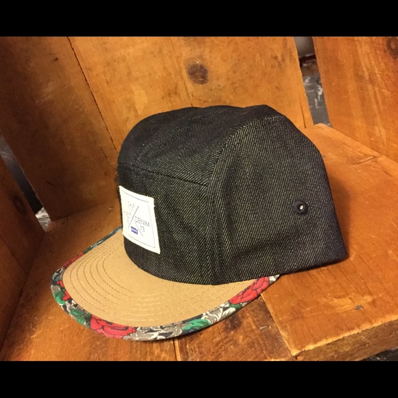 NWT Levi Denim Hat - Picture 2 of 9